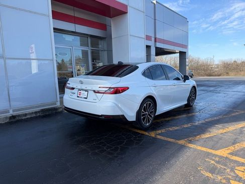 Used 2025 Toyota Camry XLE image 5