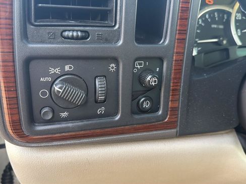 Used 2004 Cadillac Escalade 2WD image 8