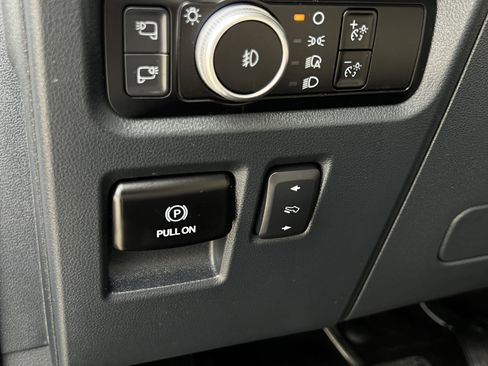Used 2022 Ford Expedition Platinum RWD image 15