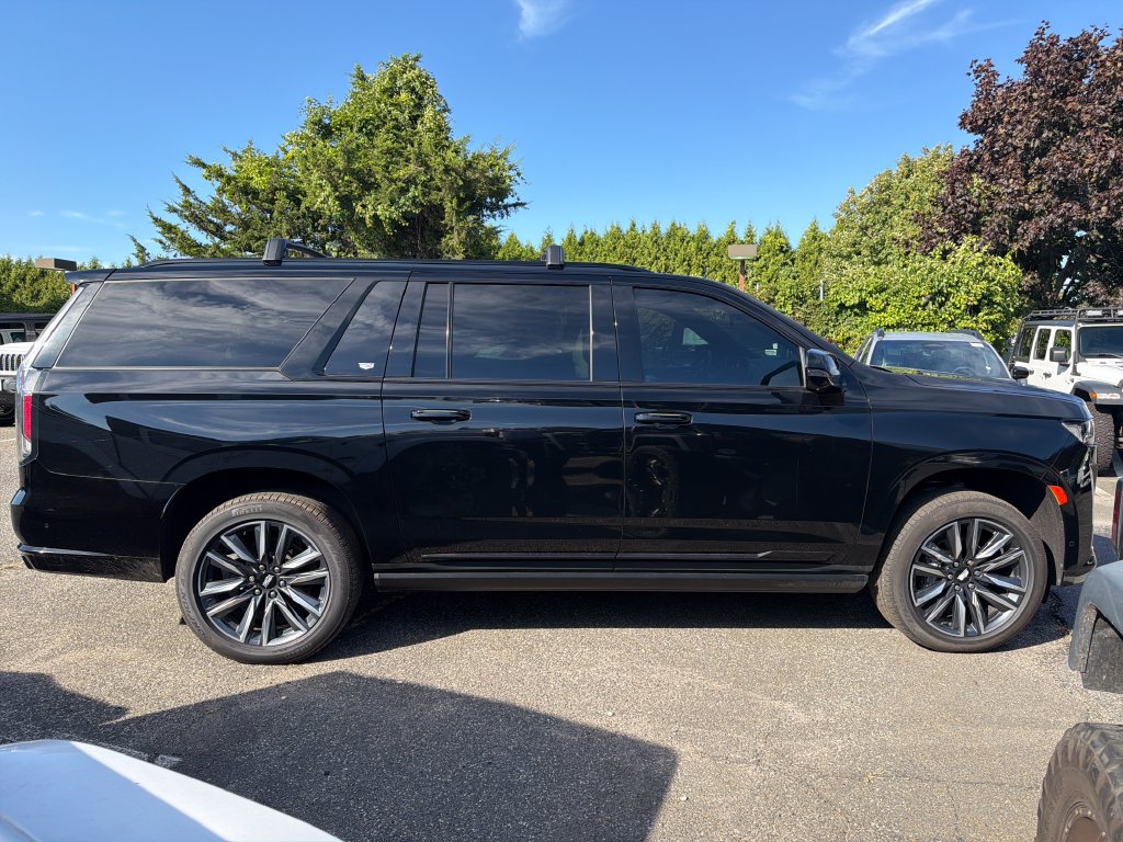 Used 2022 Cadillac Escalade ESV Sport w/ Touring Package AWD/4WD image 2