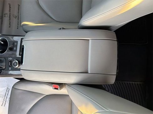 Certified 2022 Toyota Highlander Platinum image 25