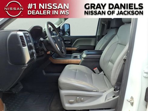 Used 2018 Chevrolet Silverado 1500 LTZ AWD/4WD image 22
