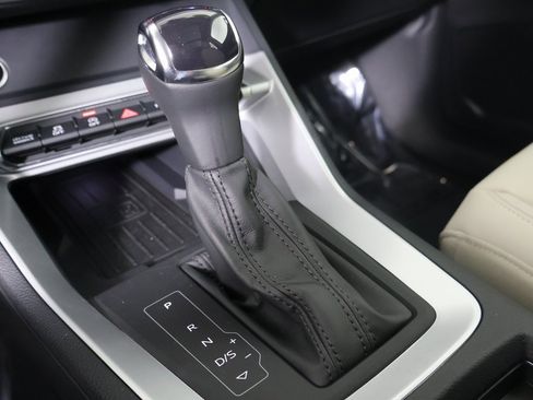 Used 2025 Audi Q3 2.0T Premium w/ Convenience Package image 4