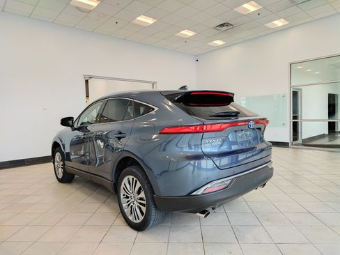 Used 2023 Toyota Venza XLE AWD/4WD image 5