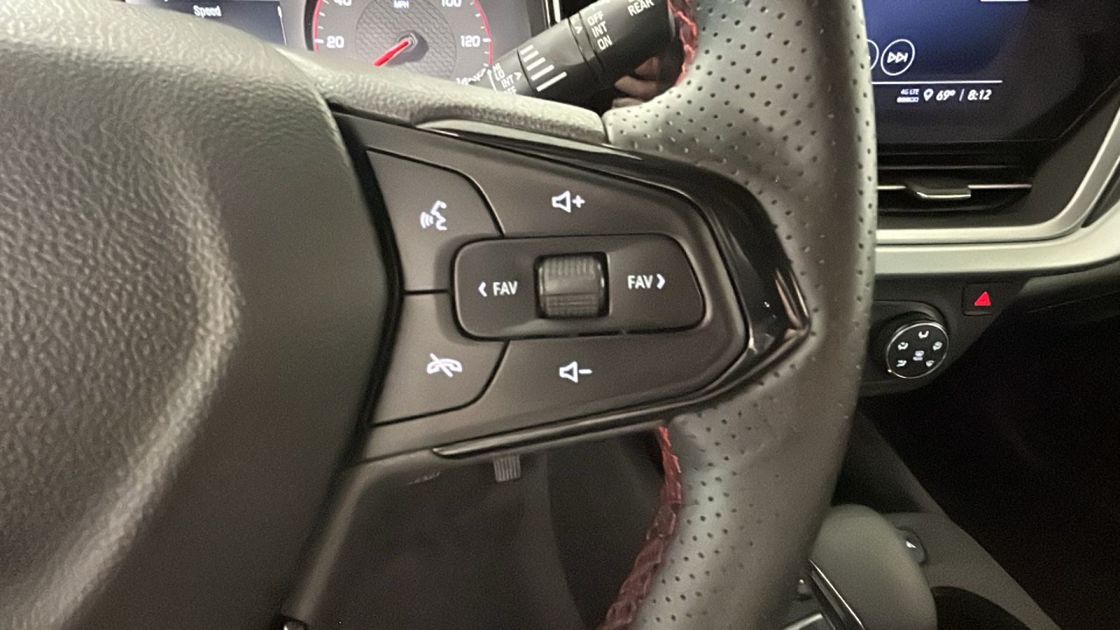 Used 2024 Chevrolet Trax RS w/ Driver Confidence Package FWD image 21