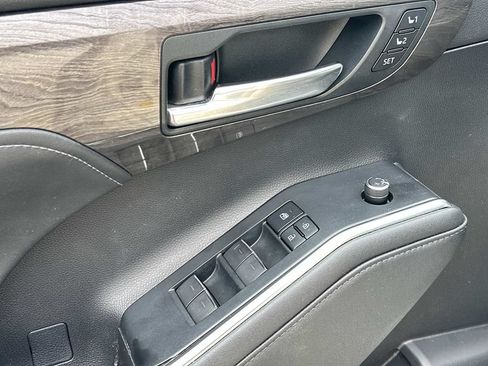 Used 2021 Toyota Highlander Platinum AWD/4WD image 18