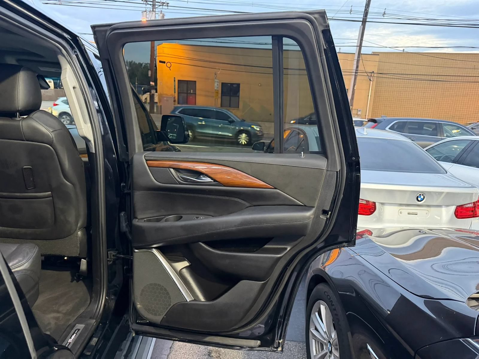 Used 2017 Cadillac Escalade Premium Luxury AWD/4WD image 14