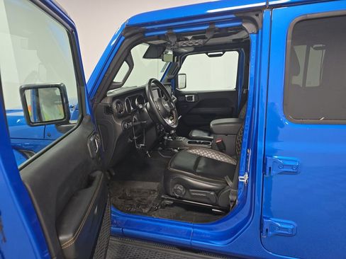 Used 2022 Jeep Wrangler Unlimited Sahara AWD/4WD image 2