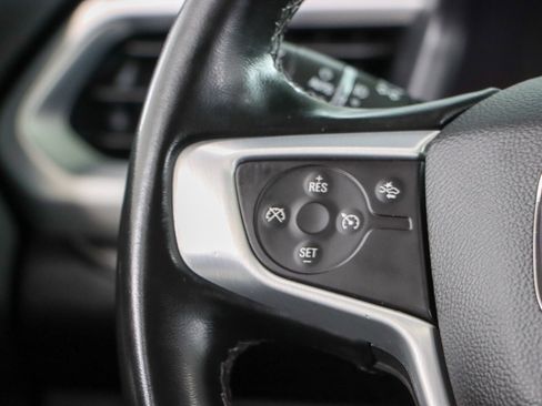 Used 2023 GMC Acadia SLT FWD image 13