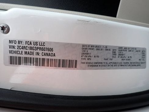 Used 2023 Chrysler Pacifica Touring-L FWD image 22