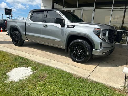 Used 2025 GMC Sierra 1500 Elevation AWD/4WD image 2