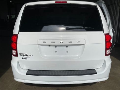 Used 2016 Dodge Grand Caravan SE FWD image 29