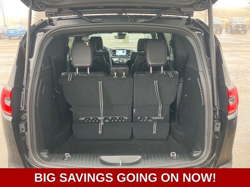 New 2026 Chrysler Pacifica Select w/ S Appearance Package image 30