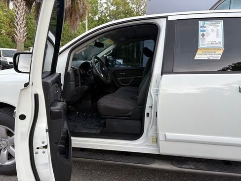 Used 2015 Nissan Titan SV RWD image 11