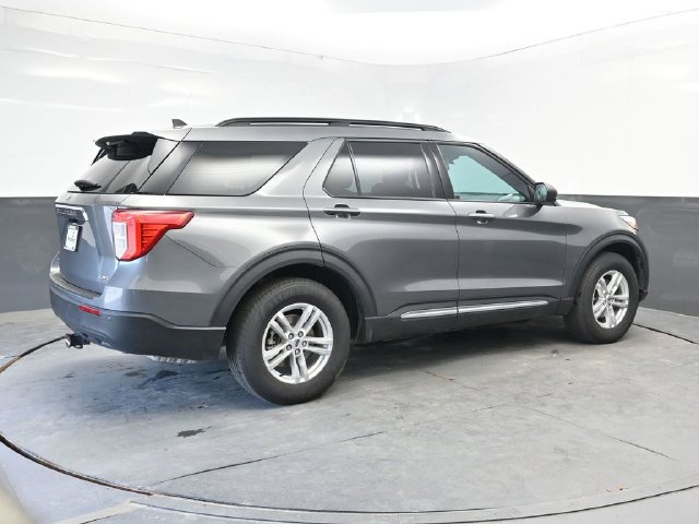 Used 2023 Ford Explorer XLT AWD/4WD image 8