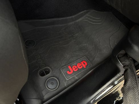 Used 2020 Jeep Wrangler Unlimited Sahara AWD/4WD image 15