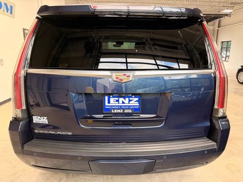 Used 2017 Cadillac Escalade Luxury AWD/4WD image 6