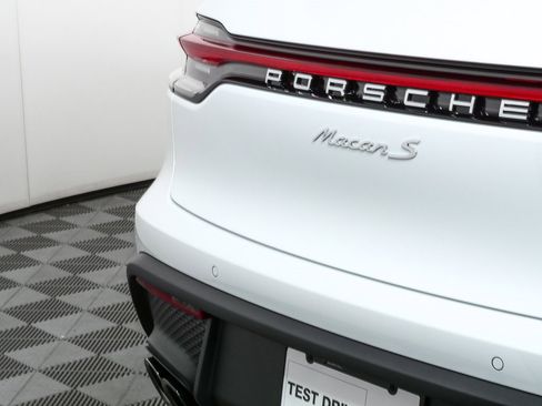 New 2026 Porsche Macan S image 38