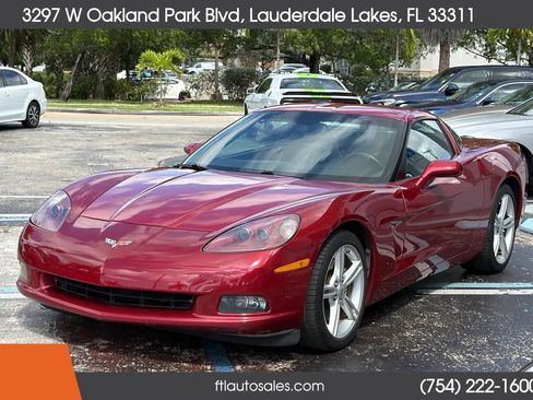 Used 2010 Chevrolet Corvette Coupe w/ 1LT RWD image 5