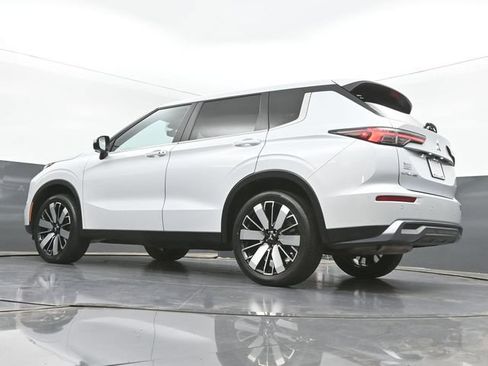 Used 2025 Mitsubishi Outlander SE FWD image 42