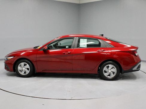 Used 2024 Hyundai Elantra SE FWD image 7
