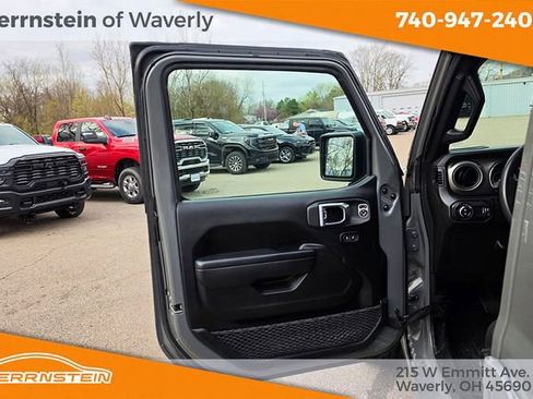 Used 2023 Jeep Gladiator Sport image 13