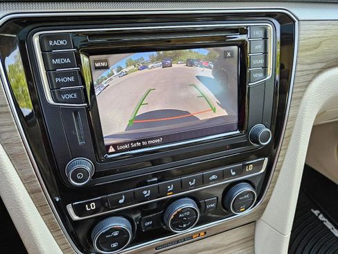 Used 2018 Volkswagen Passat 2.0T SE image 21