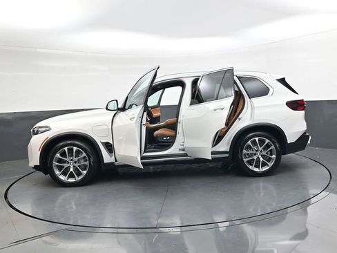 New 2026 BMW X5 xDrive50e image 30