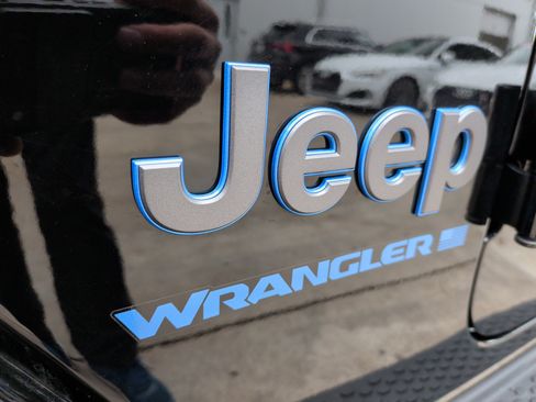 Used 2025 Jeep Wrangler Unlimited Sahara AWD/4WD image 36