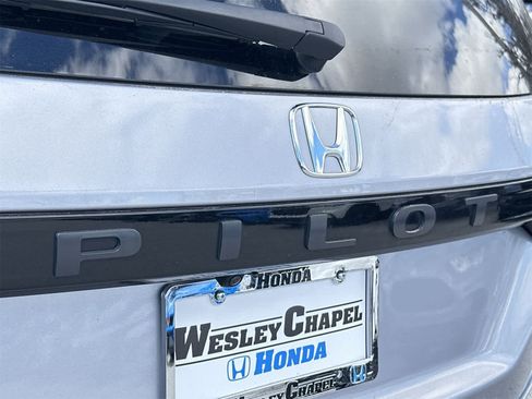 Used 2024 Honda Pilot EX-L image 11
