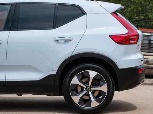 Certified 2024 Volvo XC40 B5 Core AWD/4WD image 4