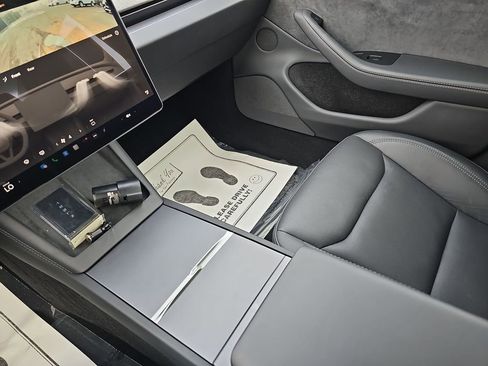 Used 2025 Tesla Model 3 Long Range image 30