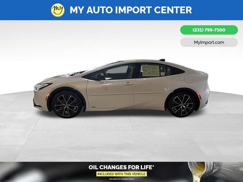 Used 2024 Toyota Prius XLE image 4