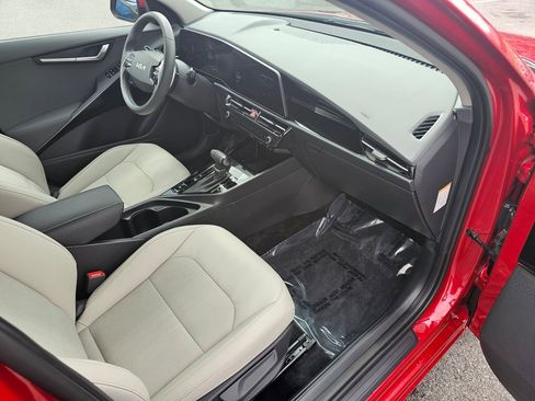Used 2024 Kia Niro EX FWD image 10