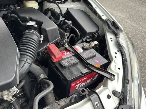 Used 2017 Toyota Corolla LE image 28