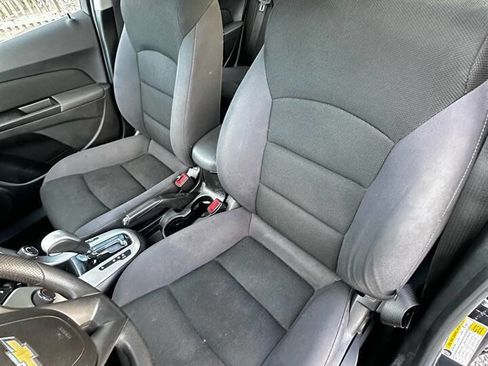 Used 2014 Chevrolet Cruze LT image 17