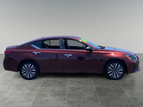 Used 2025 Nissan Altima 2.5 SV FWD image 6