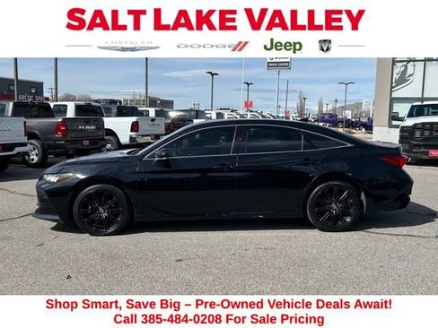 Used 2019 Toyota Avalon XSE image 2