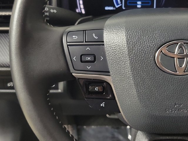 Used 2025 Toyota Camry SE w/ Convenience Package FWD image 24