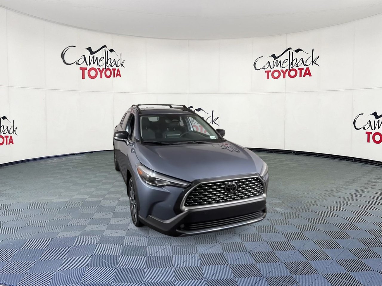 Used 2025 Toyota Corolla Cross XLE w/ Convenience Package FWD image 4