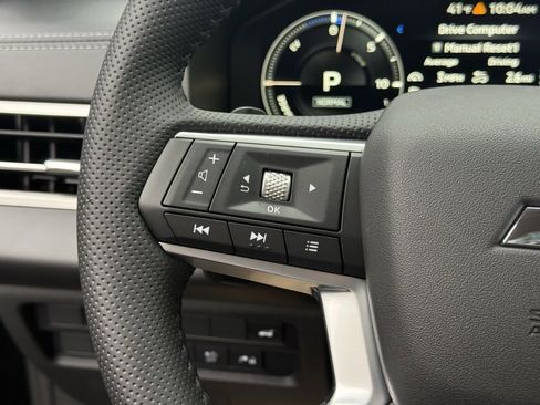 Used 2025 Mitsubishi Outlander SE image 15