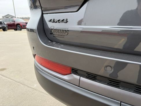 New 2026 Jeep Grand Cherokee Laredo image 10