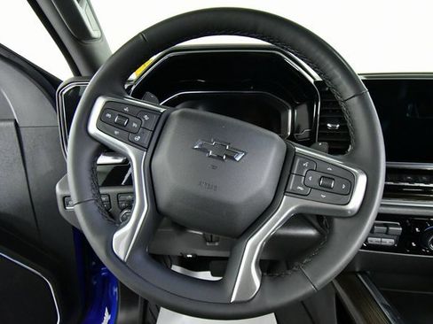 Used 2025 Chevrolet Silverado 1500 LT Trail Boss w/ Convenience Package II image 2