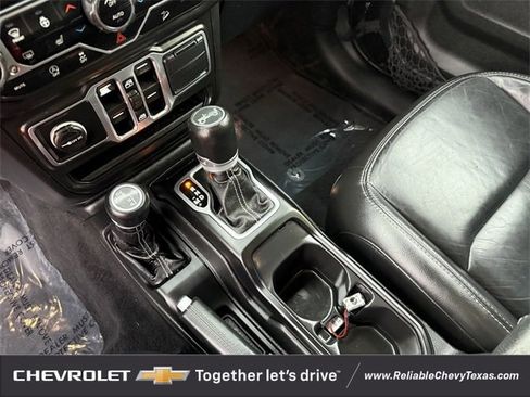 Used 2018 Jeep Wrangler Unlimited Sahara image 18