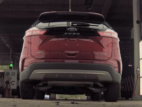 Used 2024 Ford Edge SEL w/ Convenience Package AWD/4WD image 7