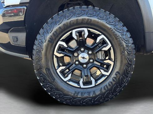 Used 2022 Chevrolet Silverado 1500 ZR2 w/ Technology Package AWD/4WD image 12