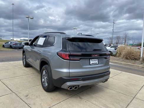 Used 2025 GMC Acadia Elevation image 8
