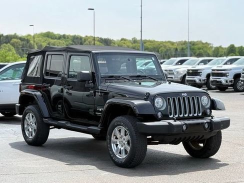 Used 2018 Jeep Wrangler Unlimited Sahara AWD/4WD image 32
