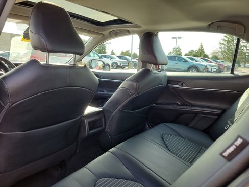 Used 2020 Toyota Camry SE image 14