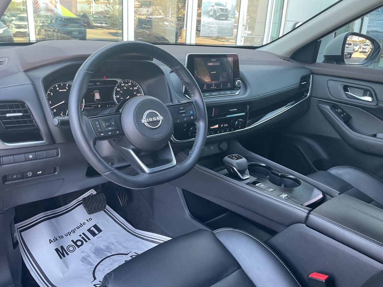 Used 2023 Nissan Rogue SL FWD image 11
